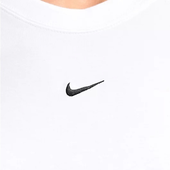 Nike Short Sleeve Cropped Logo T Shirt in White Size Medium - Picture 3 of 5